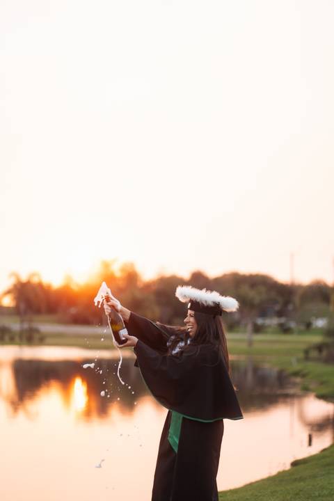 felipe-lopes-fotografia-fotografo-em-osorio-litoral-norte-gaucho-rs-ensaio-de-toga-de-formatura-medicina-externo-por-do-sol-golden-hour-em-santo-antonio-da-patrulha'