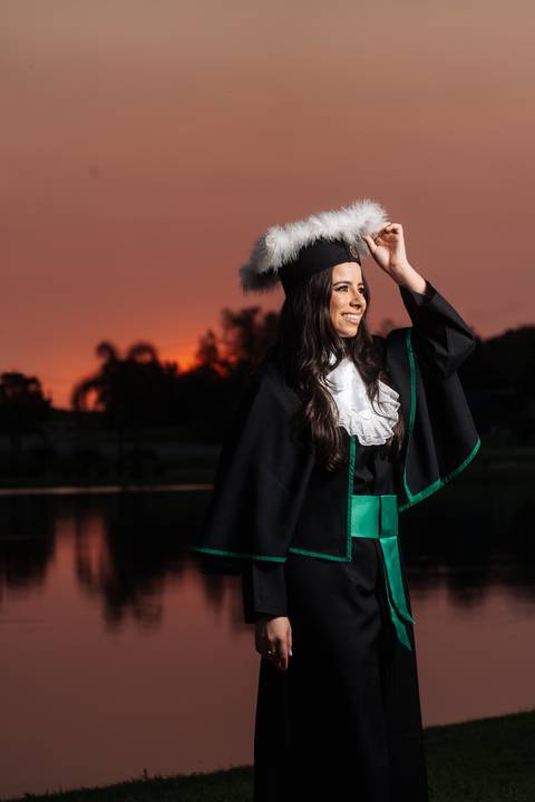 felipe-lopes-fotografia-fotografo-em-osorio-litoral-norte-gaucho-rs-ensaio-de-toga-de-formatura-medicina-externo-por-do-sol-golden-hour-em-santo-antonio-da-patrulha'