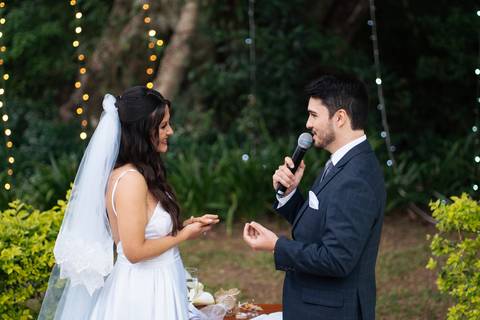 felipe-lopes-fotografia-fotografo-em-osorio-litoral-norte-gaucho-rs-cerimonia-de-casamento-intimista-externo-natureza-noivos-jovens'