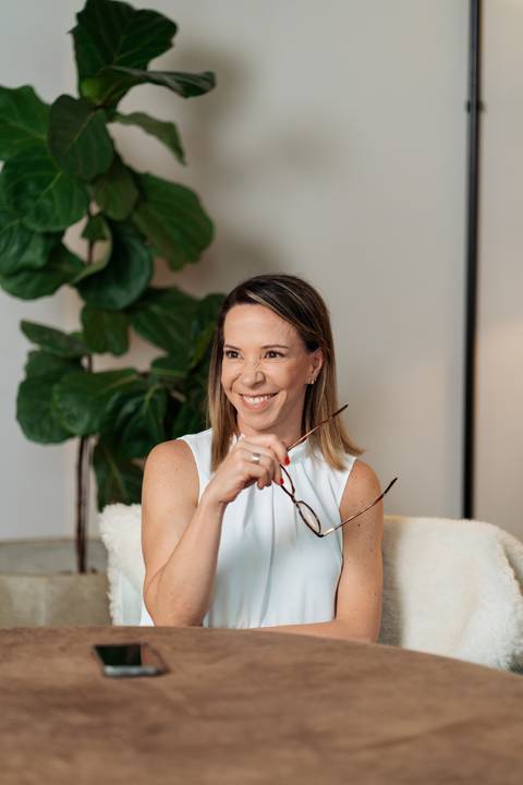 felipe-lopes-fotografia-fotografo-em-osorio-rio-grande-do-sul-litoral-norte-ensaio-empresarial-em-casa-dra-betania-ginecologista-em-santo-antonio-da-patrulha-retratos-profissionais-espontaneos'