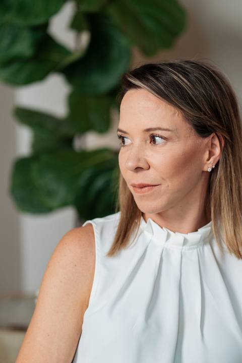 felipe-lopes-fotografia-fotografo-em-osorio-rio-grande-do-sul-litoral-norte-ensaio-empresarial-em-casa-dra-betania-ginecologista-em-santo-antonio-da-patrulha-retratos-profissionais-espontaneos'