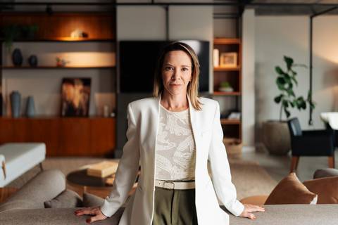 felipe-lopes-fotografia-fotografo-em-osorio-rio-grande-do-sul-litoral-norte-ensaio-empresarial-em-casa-dra-betania-ginecologista-em-santo-antonio-da-patrulha-retratos-profissionais-espontaneos'