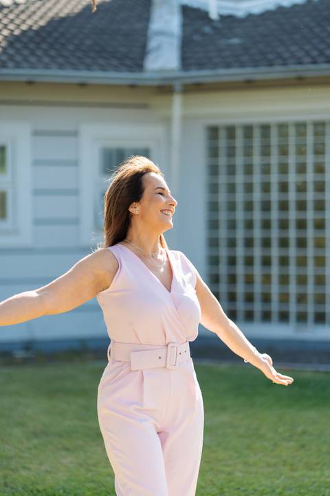 felipe-lopes-fotografia-fotógrafo-em-osorio-ensaio-feminino-50-anos-estúdio-movel-empresarial-e-pessoal-externo-natureza-sol-violao'