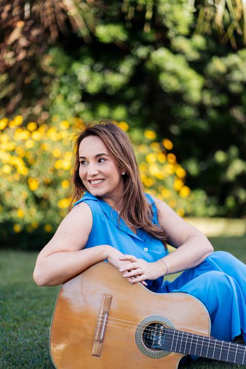 felipe-lopes-fotografia-fotógrafo-em-osorio-ensaio-feminino-50-anos-estúdio-movel-empresarial-e-pessoal-externo-natureza-sol-violao'