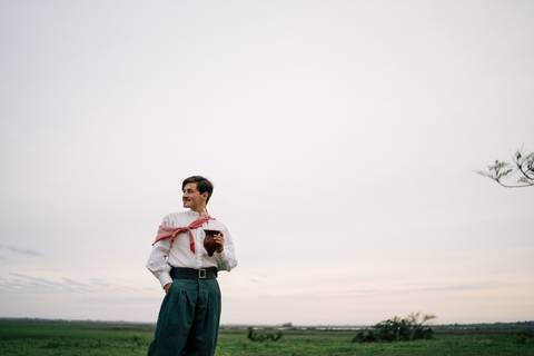 felipe-lopes-fotografia-fotografo-em-osorio-litoral-norte-gaucho-rs-ensaio-de-pre-wedding-casal-jovem-campo-externo-espontaneo-descontraido-cavalo'