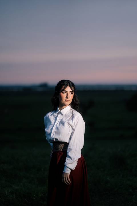 felipe-lopes-fotografia-fotografo-em-osorio-litoral-norte-gaucho-rs-ensaio-de-pre-wedding-casal-jovem-campo-externo-espontaneo-descontraido-cavalo'