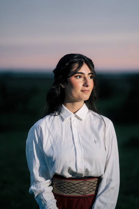 felipe-lopes-fotografia-fotografo-em-osorio-litoral-norte-gaucho-rs-ensaio-de-pre-wedding-casal-jovem-campo-externo-espontaneo-descontraido-cavalo'