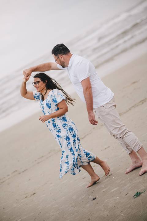 felipe-lopes-fotografia-fotografo-em-osorio-litoral-norte-gaucho-rs-ensaio-de-casamento-pre-wedding-em-torres-parque-da-guarita-externo-espontaneo-descontraido-praia-areia-mar'