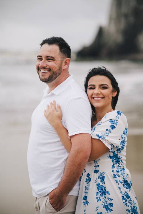 felipe-lopes-fotografia-fotografo-em-osorio-litoral-norte-gaucho-rs-ensaio-de-casamento-pre-wedding-em-torres-parque-da-guarita-externo-espontaneo-descontraido-praia-areia-mar'
