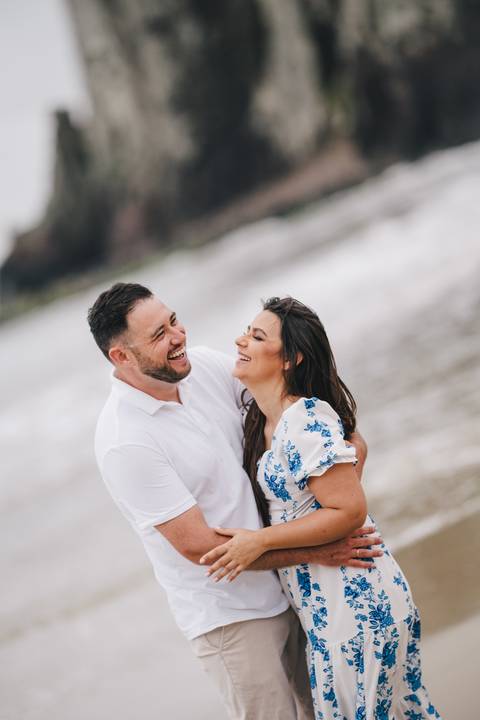 felipe-lopes-fotografia-fotografo-em-osorio-litoral-norte-gaucho-rs-ensaio-de-casamento-pre-wedding-em-torres-parque-da-guarita-externo-espontaneo-descontraido-praia-areia-mar'