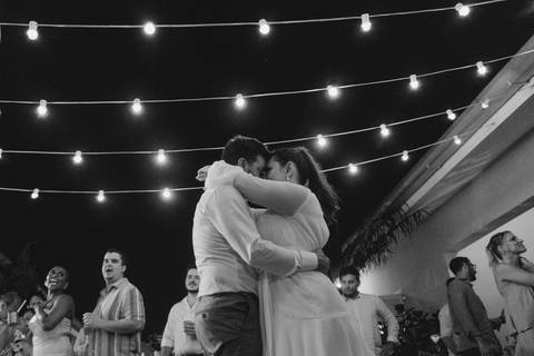 felipe-lopes-fotografia-fotografo-em-osorio-rio-grande-do-sul-cerimonia-de-casamento-intimista-recepcao-e-festa-em-casa-piscina-banda-casal-jovem-noivos-em-xangri-la'