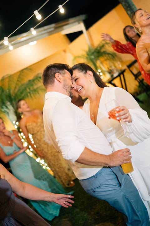 felipe-lopes-fotografia-fotografo-em-osorio-rio-grande-do-sul-cerimonia-de-casamento-intimista-recepcao-e-festa-em-casa-piscina-banda-casal-jovem-noivos-em-xangri-la'