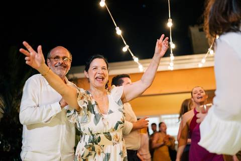 felipe-lopes-fotografia-fotografo-em-osorio-rio-grande-do-sul-cerimonia-de-casamento-intimista-recepcao-e-festa-em-casa-piscina-banda-casal-jovem-noivos-em-xangri-la'