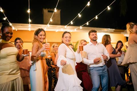 felipe-lopes-fotografia-fotografo-em-osorio-rio-grande-do-sul-cerimonia-de-casamento-intimista-recepcao-e-festa-em-casa-piscina-banda-casal-jovem-noivos-em-xangri-la'