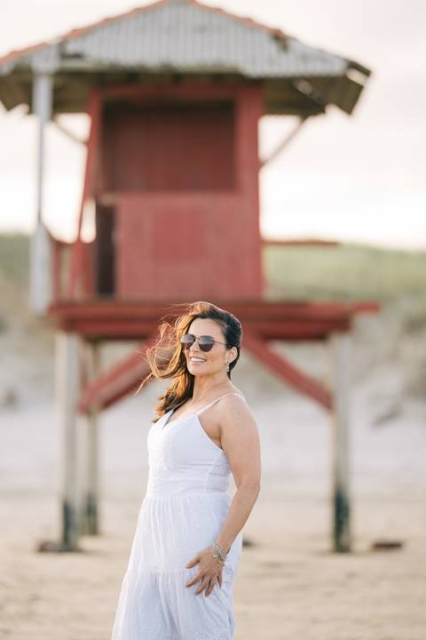 felipe-lopes-fotografia-fotografo-em-osorio-rio-grande-do-sul-ensaio-pessoal-de-aniversario-50-anos-feminino-externo-na-praia-leve-espontaneo-natural-descontraido-natureza-mulher-madura'