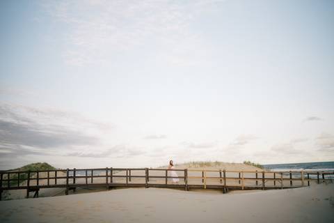 felipe-lopes-fotografia-fotografo-em-osorio-rio-grande-do-sul-ensaio-pessoal-de-aniversario-50-anos-feminino-externo-na-praia-leve-espontaneo-natural-descontraido-natureza-mulher-madura'