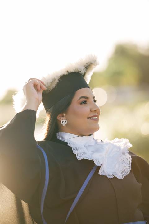 felipe-lopes-fotografia-fotografo-em-osorio-litoral-norte-do-rio-grande-do-sul-ensaio-de-toga-turma-de-formandos-curso-de-administracao-FURG-santo-antonio-da-patrulha-ensaio-externo-retrato-espontaneo-leve-natureza-por-do-sol'