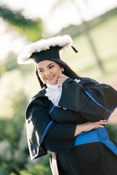 felipe-lopes-fotografia-fotografo-em-osorio-litoral-norte-do-rio-grande-do-sul-ensaio-de-toga-turma-de-formandos-curso-de-administracao-FURG-santo-antonio-da-patrulha-ensaio-externo-retrato-espontaneo-leve-natureza-por-do-sol'