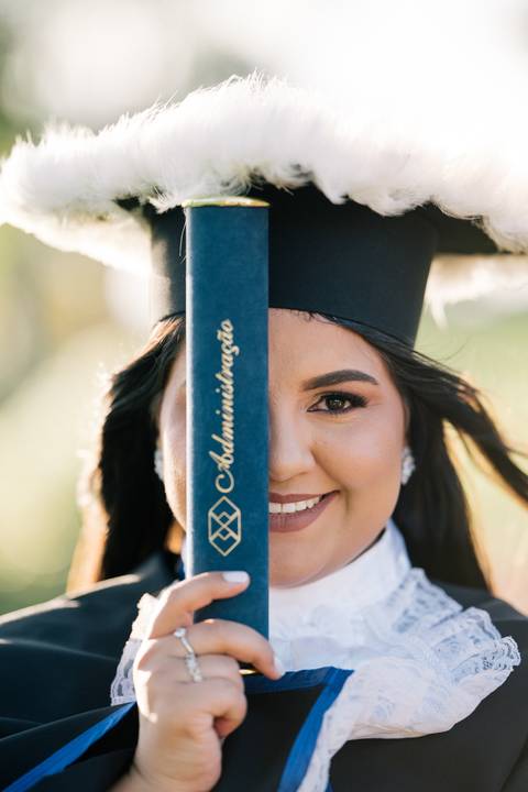 felipe-lopes-fotografia-fotografo-em-osorio-litoral-norte-do-rio-grande-do-sul-ensaio-de-toga-turma-de-formandos-curso-de-administracao-FURG-santo-antonio-da-patrulha-ensaio-externo-retrato-espontaneo-leve-natureza-por-do-sol'