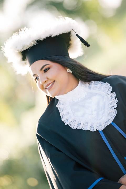 felipe-lopes-fotografia-fotografo-em-osorio-litoral-norte-do-rio-grande-do-sul-ensaio-de-toga-turma-de-formandos-curso-de-administracao-FURG-santo-antonio-da-patrulha-ensaio-externo-retrato-espontaneo-leve-natureza-por-do-sol'