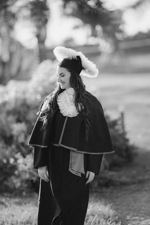 felipe-lopes-fotografia-fotografo-em-osorio-litoral-norte-do-rio-grande-do-sul-ensaio-de-toga-turma-de-formandos-curso-de-administracao-FURG-santo-antonio-da-patrulha-ensaio-externo-retrato-espontaneo-leve-natureza-por-do-sol'