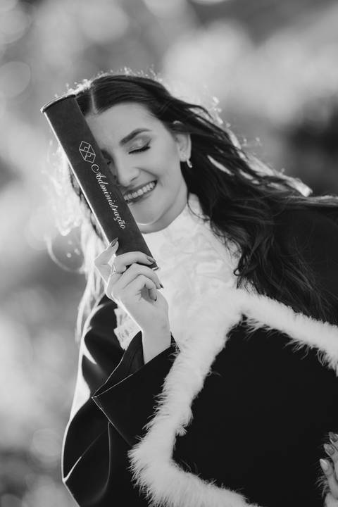 felipe-lopes-fotografia-fotografo-em-osorio-litoral-norte-do-rio-grande-do-sul-ensaio-de-toga-turma-de-formandos-curso-de-administracao-FURG-santo-antonio-da-patrulha-ensaio-externo-retrato-espontaneo-leve-natureza-por-do-sol'