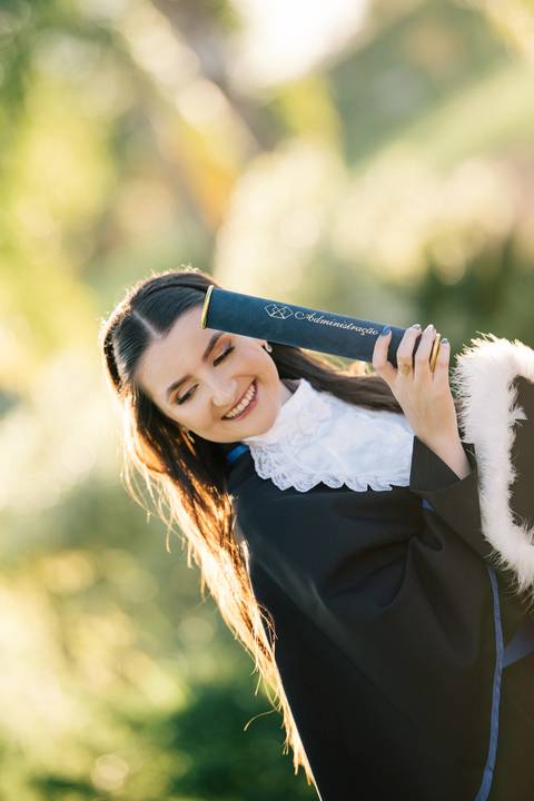 felipe-lopes-fotografia-fotografo-em-osorio-litoral-norte-do-rio-grande-do-sul-ensaio-de-toga-turma-de-formandos-curso-de-administracao-FURG-santo-antonio-da-patrulha-ensaio-externo-retrato-espontaneo-leve-natureza-por-do-sol'