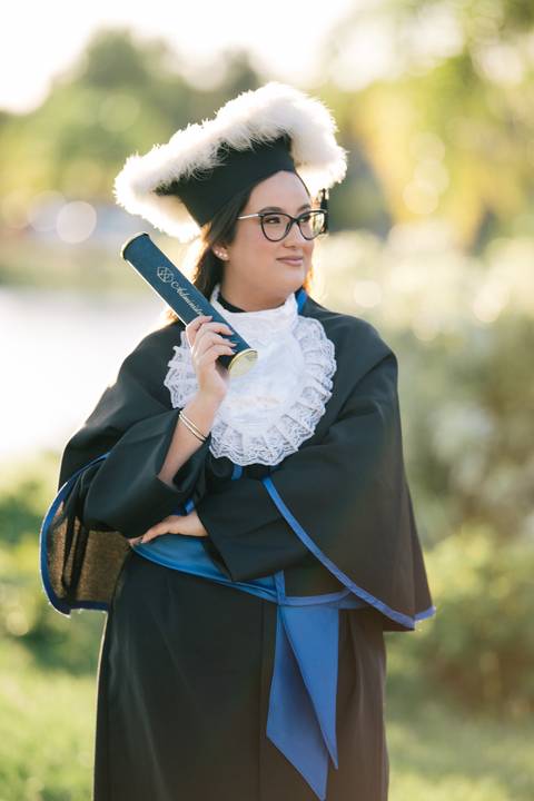 felipe-lopes-fotografia-fotografo-em-osorio-litoral-norte-do-rio-grande-do-sul-ensaio-de-toga-turma-de-formandos-curso-de-administracao-FURG-santo-antonio-da-patrulha-ensaio-externo-retrato-espontaneo-leve-natureza-por-do-sol'