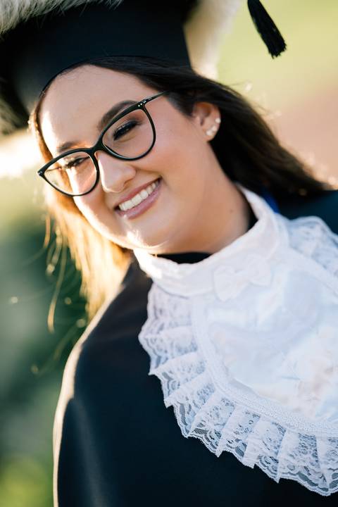 felipe-lopes-fotografia-fotografo-em-osorio-litoral-norte-do-rio-grande-do-sul-ensaio-de-toga-turma-de-formandos-curso-de-administracao-FURG-santo-antonio-da-patrulha-ensaio-externo-retrato-espontaneo-leve-natureza-por-do-sol'
