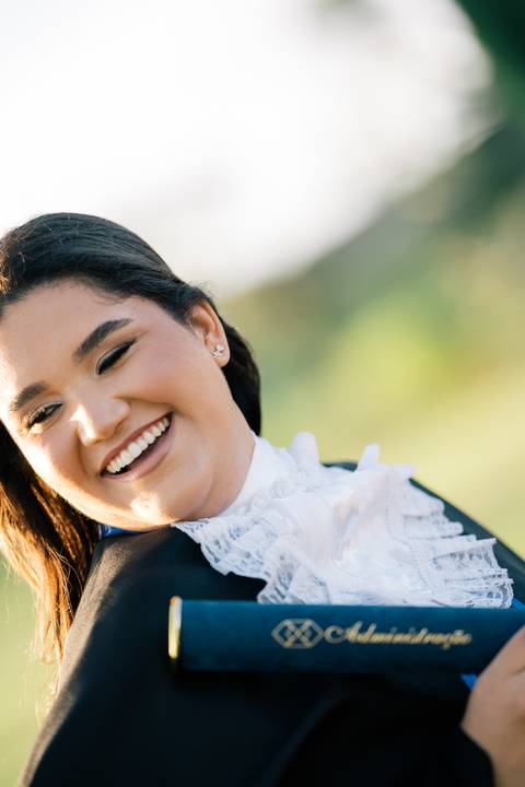 felipe-lopes-fotografia-fotografo-em-osorio-litoral-norte-do-rio-grande-do-sul-ensaio-de-toga-turma-de-formandos-curso-de-administracao-FURG-santo-antonio-da-patrulha-ensaio-externo-retrato-espontaneo-leve-natureza-por-do-sol'