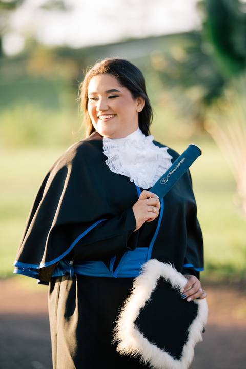 felipe-lopes-fotografia-fotografo-em-osorio-litoral-norte-do-rio-grande-do-sul-ensaio-de-toga-turma-de-formandos-curso-de-administracao-FURG-santo-antonio-da-patrulha-ensaio-externo-retrato-espontaneo-leve-natureza-por-do-sol'
