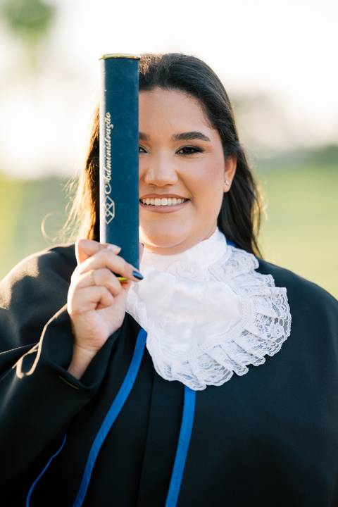 felipe-lopes-fotografia-fotografo-em-osorio-litoral-norte-do-rio-grande-do-sul-ensaio-de-toga-turma-de-formandos-curso-de-administracao-FURG-santo-antonio-da-patrulha-ensaio-externo-retrato-espontaneo-leve-natureza-por-do-sol'