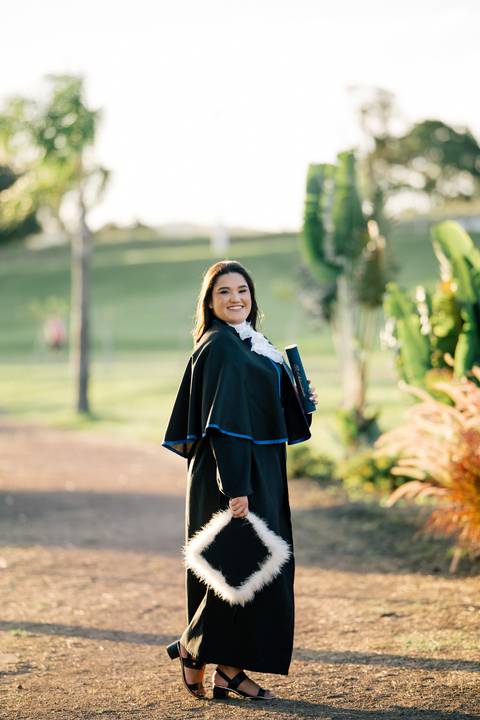 felipe-lopes-fotografia-fotografo-em-osorio-litoral-norte-do-rio-grande-do-sul-ensaio-de-toga-turma-de-formandos-curso-de-administracao-FURG-santo-antonio-da-patrulha-ensaio-externo-retrato-espontaneo-leve-natureza-por-do-sol'
