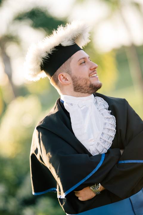 felipe-lopes-fotografia-fotografo-em-osorio-litoral-norte-do-rio-grande-do-sul-ensaio-de-toga-turma-de-formandos-curso-de-administracao-FURG-santo-antonio-da-patrulha-ensaio-externo-retrato-espontaneo-leve-natureza-por-do-sol'