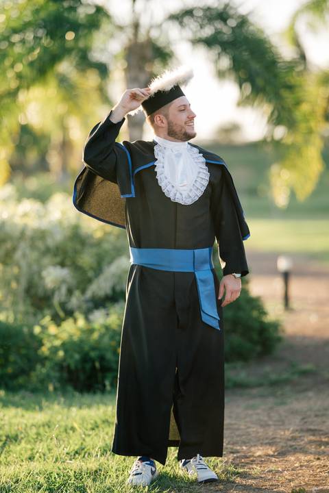 felipe-lopes-fotografia-fotografo-em-osorio-litoral-norte-do-rio-grande-do-sul-ensaio-de-toga-turma-de-formandos-curso-de-administracao-FURG-santo-antonio-da-patrulha-ensaio-externo-retrato-espontaneo-leve-natureza-por-do-sol'