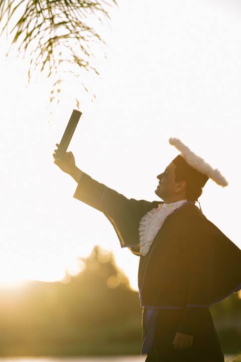 felipe-lopes-fotografia-fotografo-em-osorio-litoral-norte-do-rio-grande-do-sul-ensaio-de-toga-turma-de-formandos-curso-de-administracao-FURG-santo-antonio-da-patrulha-ensaio-externo-retrato-espontaneo-leve-natureza-por-do-sol'