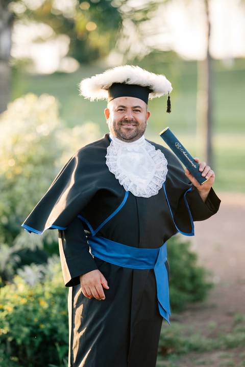 felipe-lopes-fotografia-fotografo-em-osorio-litoral-norte-do-rio-grande-do-sul-ensaio-de-toga-turma-de-formandos-curso-de-administracao-FURG-santo-antonio-da-patrulha-ensaio-externo-retrato-espontaneo-leve-natureza-por-do-sol'