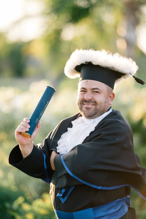 felipe-lopes-fotografia-fotografo-em-osorio-litoral-norte-do-rio-grande-do-sul-ensaio-de-toga-turma-de-formandos-curso-de-administracao-FURG-santo-antonio-da-patrulha-ensaio-externo-retrato-espontaneo-leve-natureza-por-do-sol'
