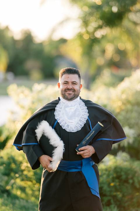 felipe-lopes-fotografia-fotografo-em-osorio-litoral-norte-do-rio-grande-do-sul-ensaio-de-toga-turma-de-formandos-curso-de-administracao-FURG-santo-antonio-da-patrulha-ensaio-externo-retrato-espontaneo-leve-natureza-por-do-sol'