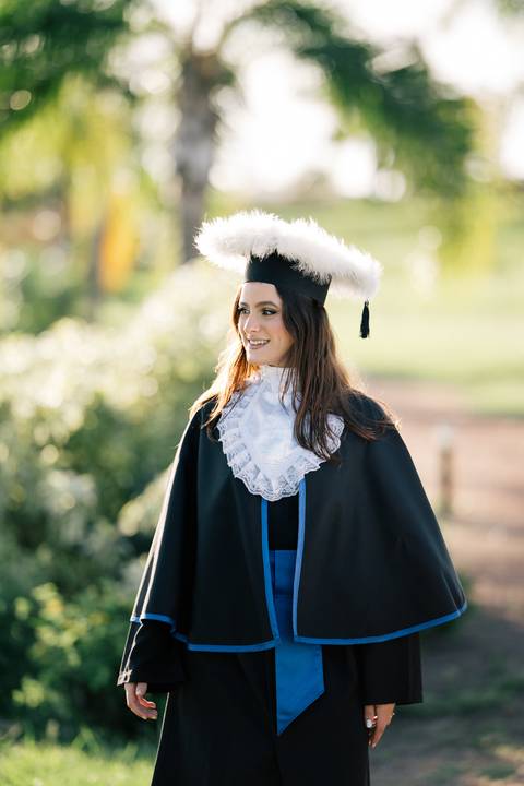 felipe-lopes-fotografia-fotografo-em-osorio-litoral-norte-do-rio-grande-do-sul-ensaio-de-toga-turma-de-formandos-curso-de-administracao-FURG-santo-antonio-da-patrulha-ensaio-externo-retrato-espontaneo-leve-natureza-por-do-sol'