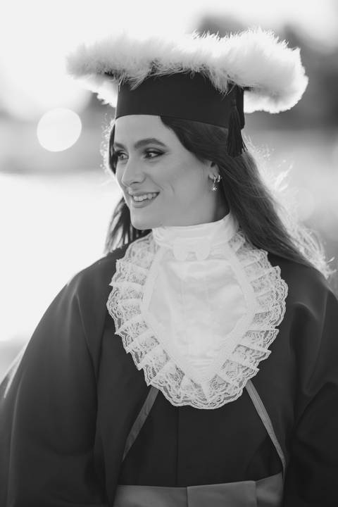 felipe-lopes-fotografia-fotografo-em-osorio-litoral-norte-do-rio-grande-do-sul-ensaio-de-toga-turma-de-formandos-curso-de-administracao-FURG-santo-antonio-da-patrulha-ensaio-externo-retrato-espontaneo-leve-natureza-por-do-sol'