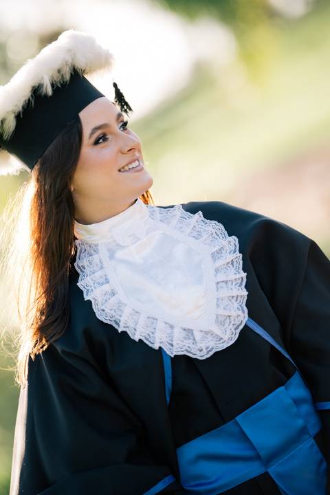 felipe-lopes-fotografia-fotografo-em-osorio-litoral-norte-do-rio-grande-do-sul-ensaio-de-toga-turma-de-formandos-curso-de-administracao-FURG-santo-antonio-da-patrulha-ensaio-externo-retrato-espontaneo-leve-natureza-por-do-sol'
