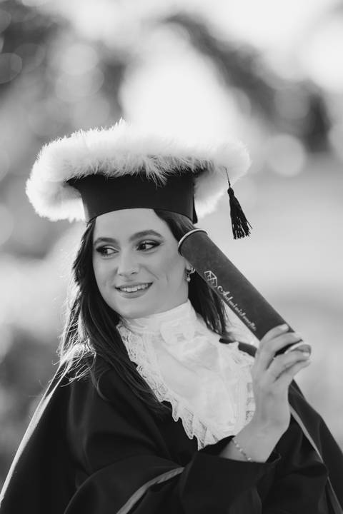 felipe-lopes-fotografia-fotografo-em-osorio-litoral-norte-do-rio-grande-do-sul-ensaio-de-toga-turma-de-formandos-curso-de-administracao-FURG-santo-antonio-da-patrulha-ensaio-externo-retrato-espontaneo-leve-natureza-por-do-sol'