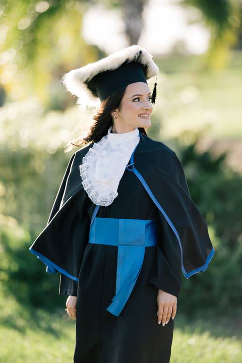 felipe-lopes-fotografia-fotografo-em-osorio-litoral-norte-do-rio-grande-do-sul-ensaio-de-toga-turma-de-formandos-curso-de-administracao-FURG-santo-antonio-da-patrulha-ensaio-externo-retrato-espontaneo-leve-natureza-por-do-sol'