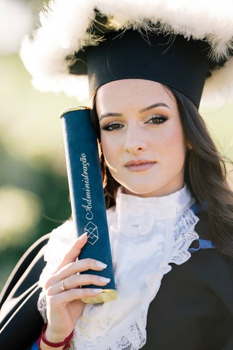 felipe-lopes-fotografia-fotografo-em-osorio-litoral-norte-do-rio-grande-do-sul-ensaio-de-toga-turma-de-formandos-curso-de-administracao-FURG-santo-antonio-da-patrulha-ensaio-externo-retrato-espontaneo-leve-natureza-por-do-sol'