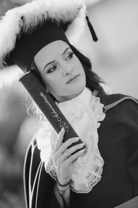 felipe-lopes-fotografia-fotografo-em-osorio-litoral-norte-do-rio-grande-do-sul-ensaio-de-toga-turma-de-formandos-curso-de-administracao-FURG-santo-antonio-da-patrulha-ensaio-externo-retrato-espontaneo-leve-natureza-por-do-sol'