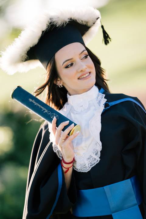 felipe-lopes-fotografia-fotografo-em-osorio-litoral-norte-do-rio-grande-do-sul-ensaio-de-toga-turma-de-formandos-curso-de-administracao-FURG-santo-antonio-da-patrulha-ensaio-externo-retrato-espontaneo-leve-natureza-por-do-sol'