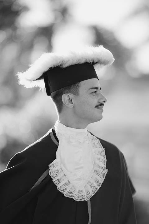 felipe-lopes-fotografia-fotografo-em-osorio-litoral-norte-do-rio-grande-do-sul-ensaio-de-toga-turma-de-formandos-curso-de-administracao-FURG-santo-antonio-da-patrulha-ensaio-externo-retrato-espontaneo-leve-natureza-por-do-sol'