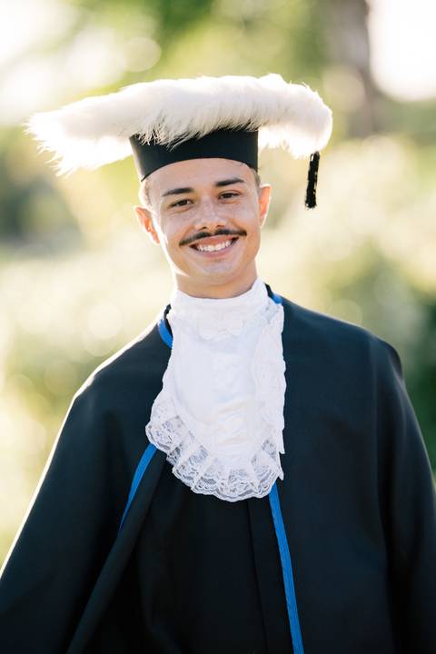 felipe-lopes-fotografia-fotografo-em-osorio-litoral-norte-do-rio-grande-do-sul-ensaio-de-toga-turma-de-formandos-curso-de-administracao-FURG-santo-antonio-da-patrulha-ensaio-externo-retrato-espontaneo-leve-natureza-por-do-sol'