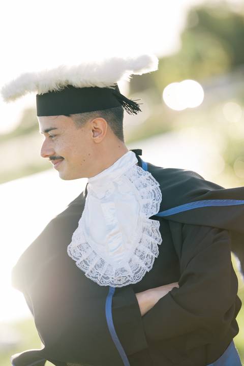 felipe-lopes-fotografia-fotografo-em-osorio-litoral-norte-do-rio-grande-do-sul-ensaio-de-toga-turma-de-formandos-curso-de-administracao-FURG-santo-antonio-da-patrulha-ensaio-externo-retrato-espontaneo-leve-natureza-por-do-sol'